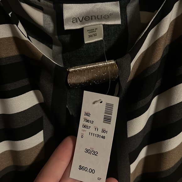 Do not fit.  Avenue dress. Black, white, tan colored pattern dress. - Picture 2 of 3